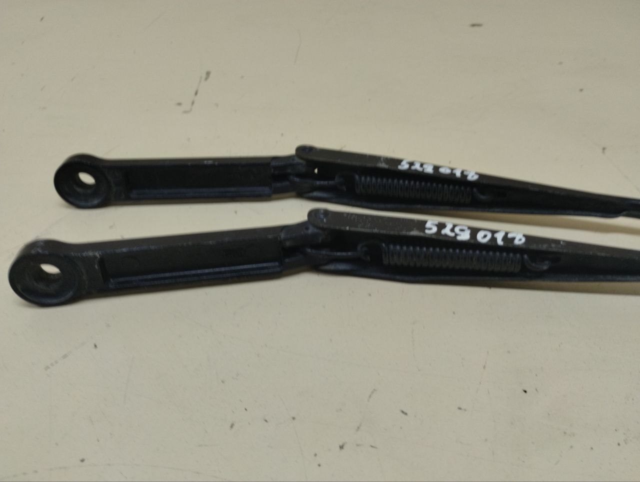 Поводок стеклоочистителя передний левый Chevrolet TrailBlazer (GMT360) 2001-2010