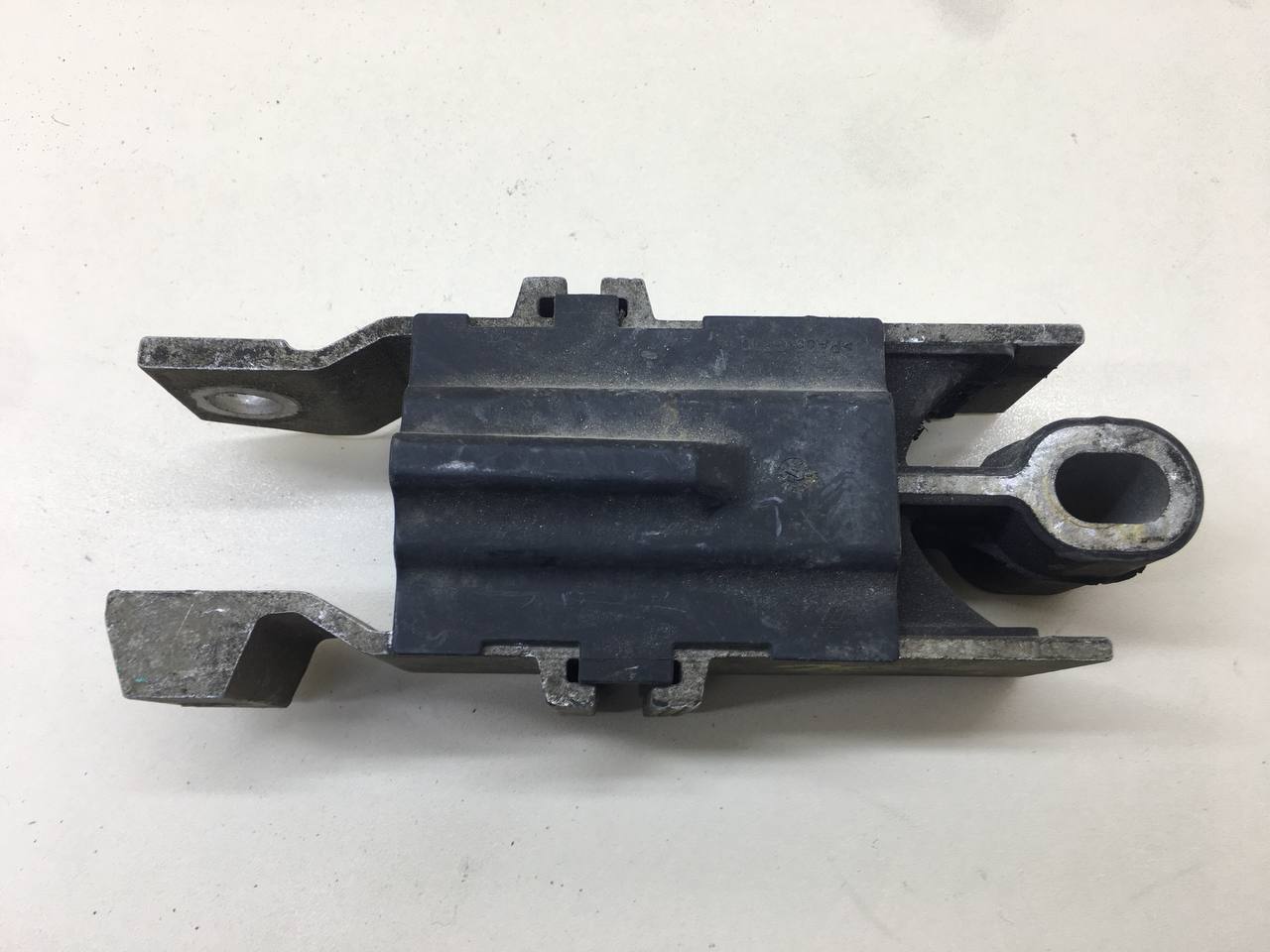 Опора двигателя Volvo XC60 2008-2017