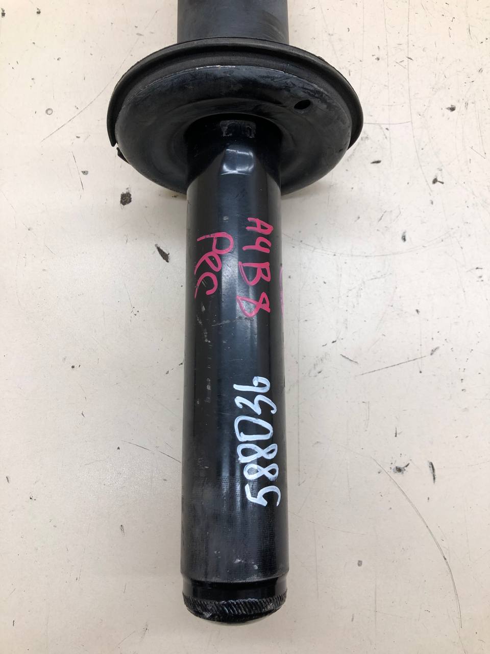 Амортизатор передний Audi A4 (B8) 2007-2011