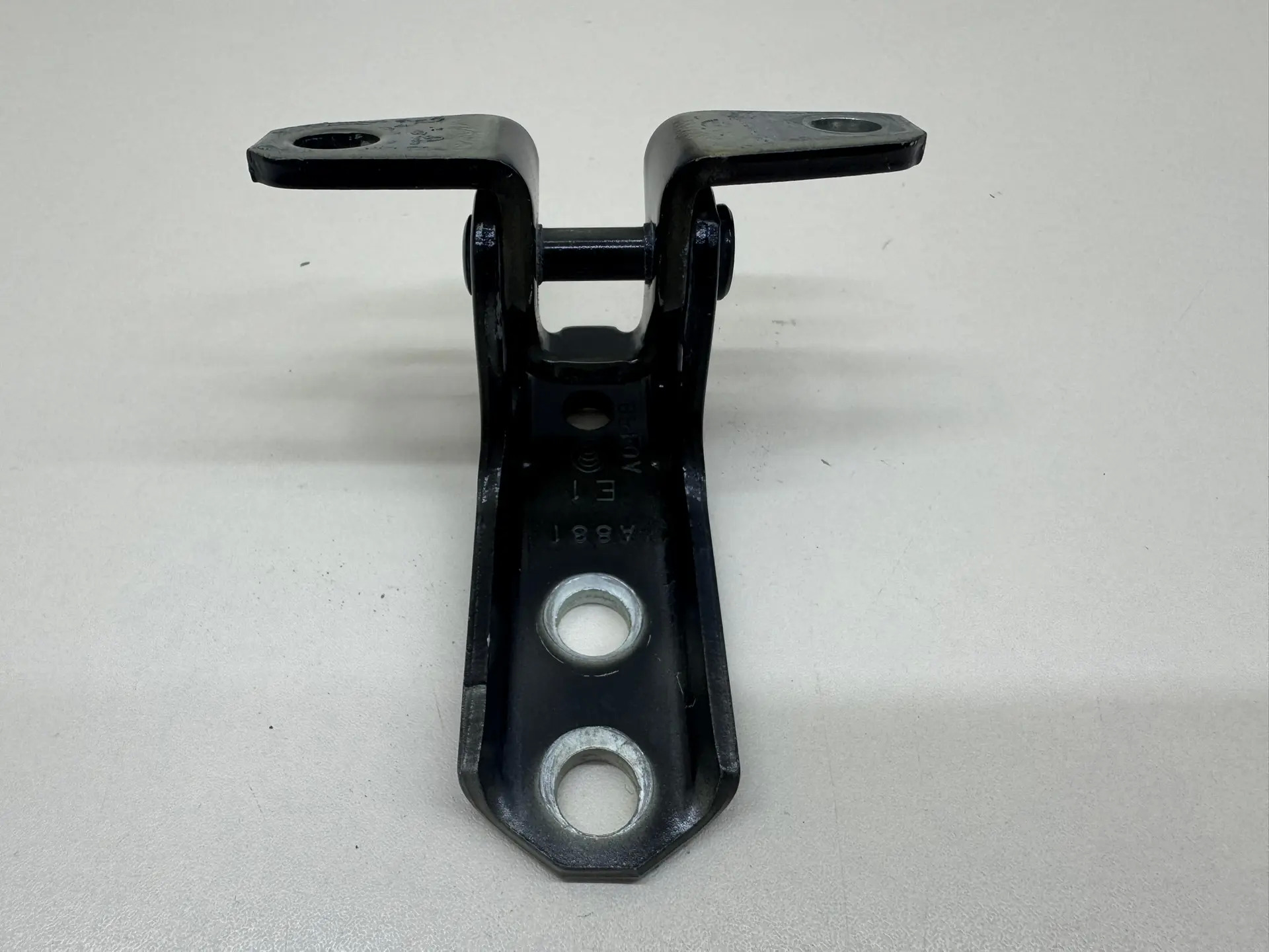 Петля двери передней правой верхняя Mitsubishi Outlander (GF) 2012>