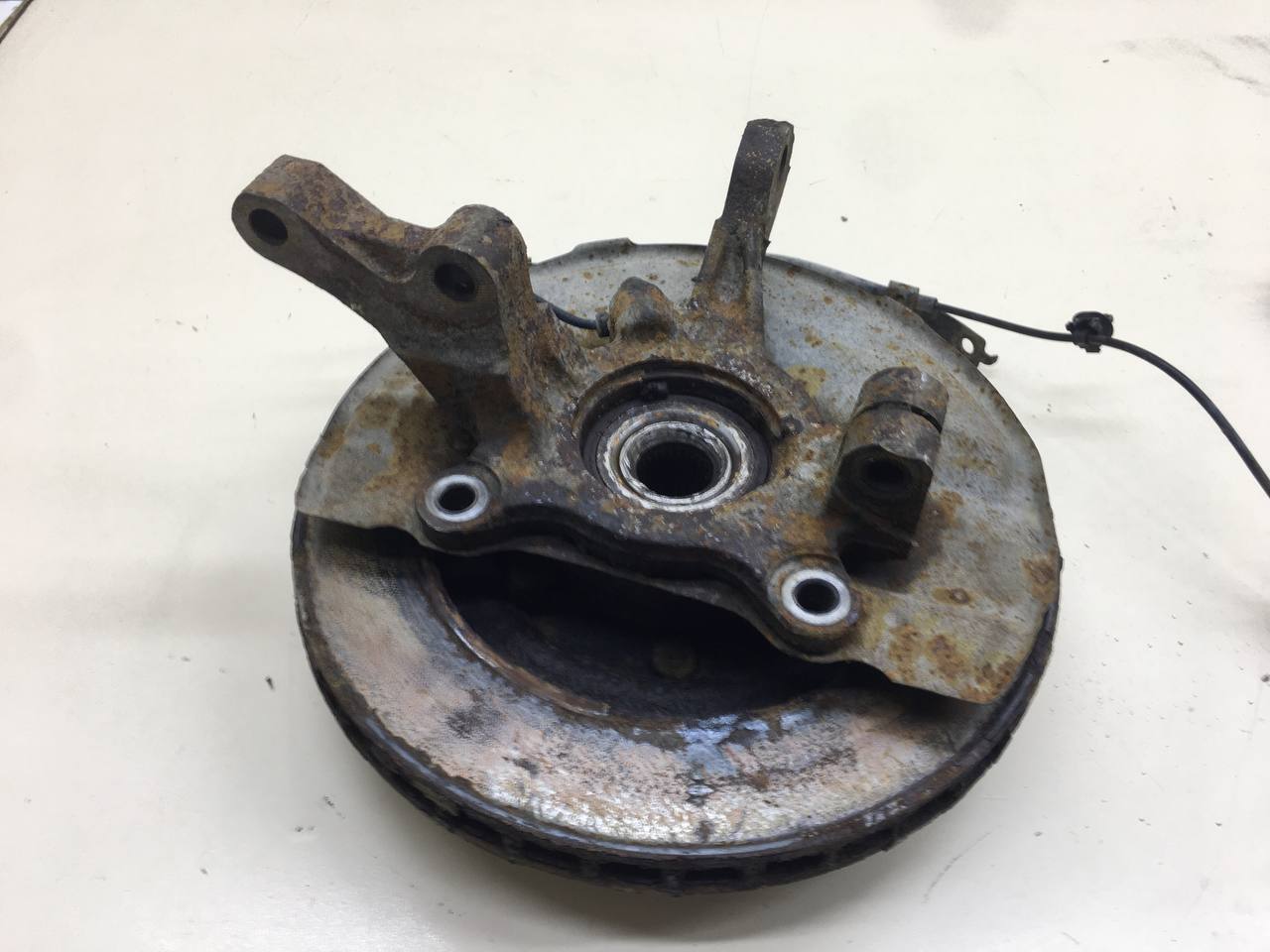 Кулак поворотный передний правый Mitsubishi ASX (GA) 2010>