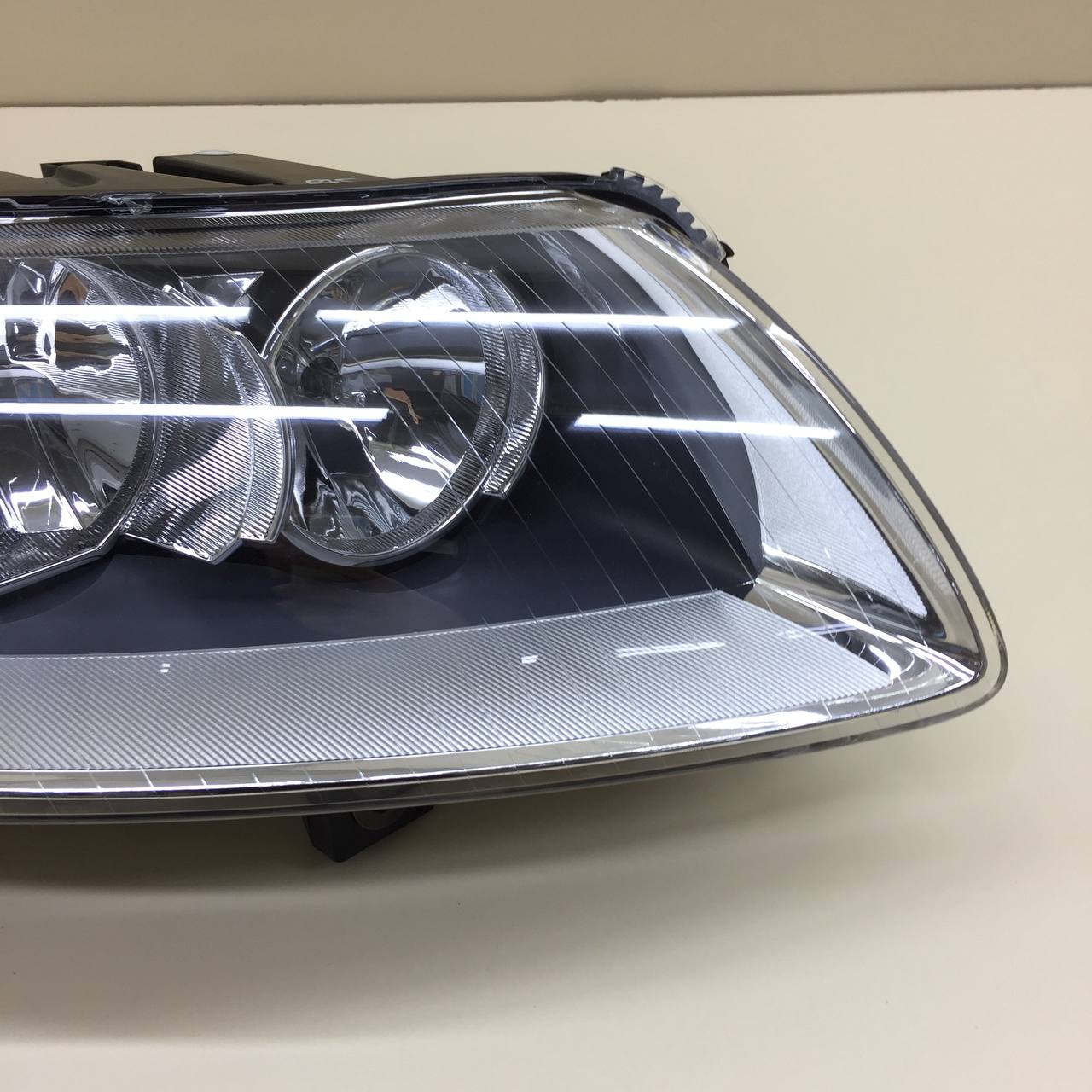 Фара правая Audi A6 (C6) 2005-2011