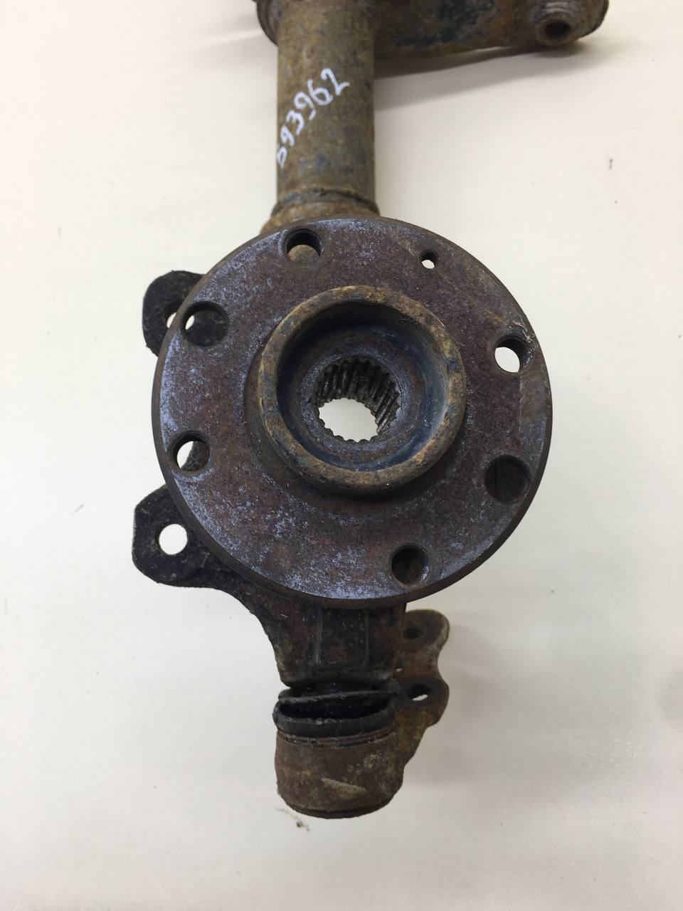 Кулак поворотный передний левый ZAZ Chance 2009-2014