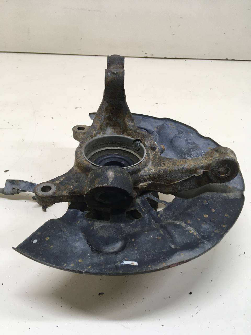 Кулак поворотный передний правый Toyota Camry (XV50) 2011-2017