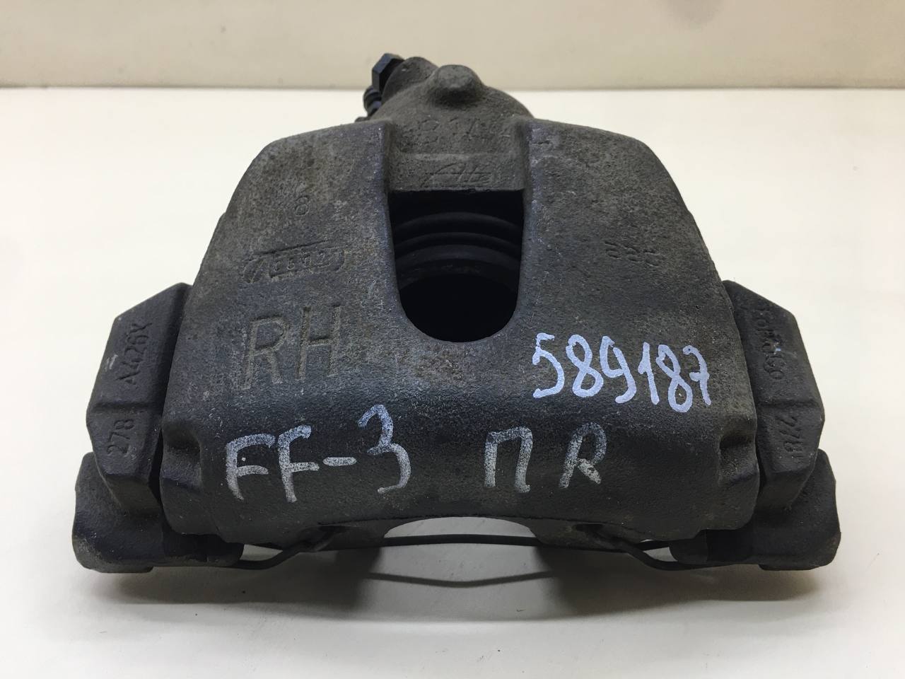 Суппорт передний правый Ford Focus 3 2011>