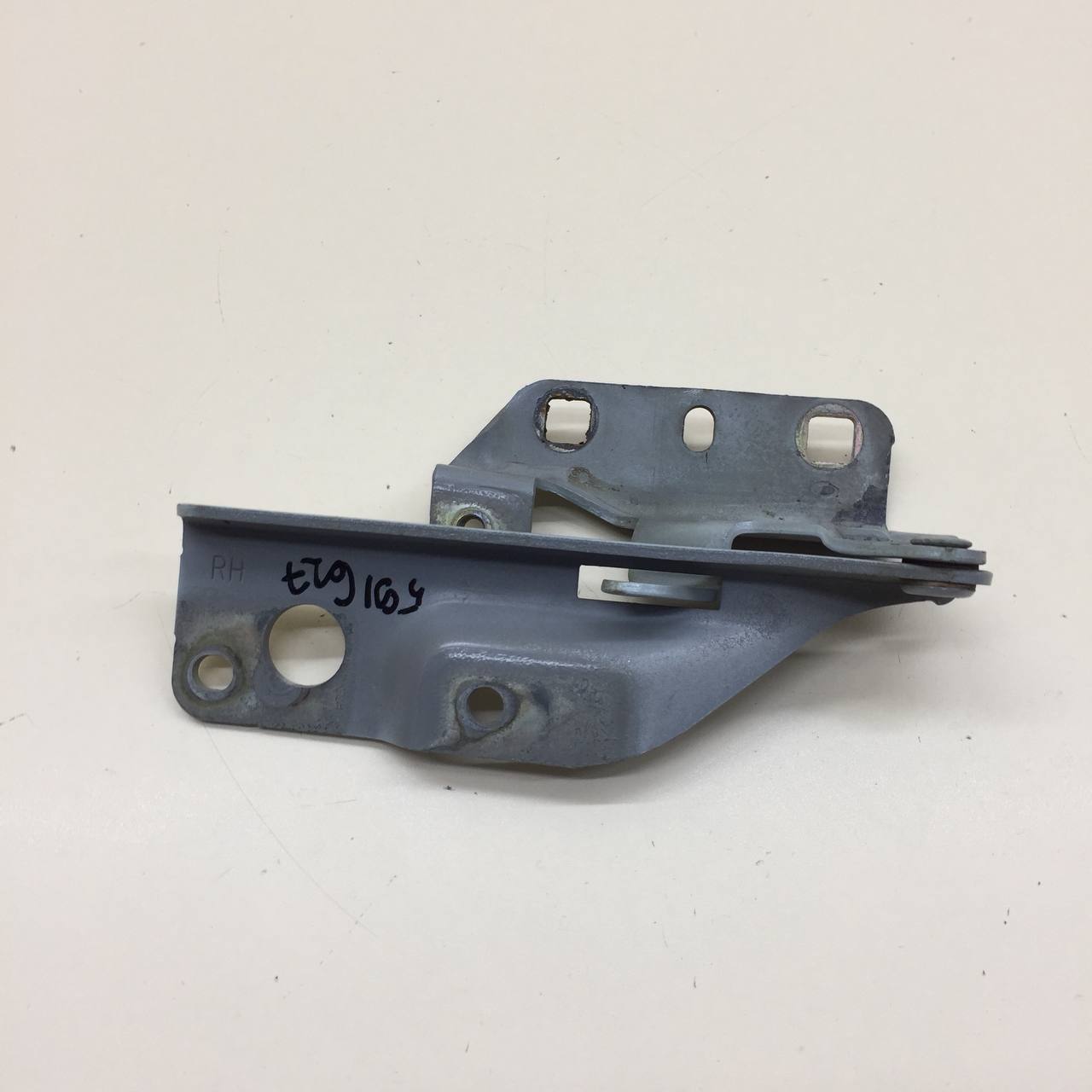 Петля капота правая Nissan Almera Classic (B10) 2006-2013