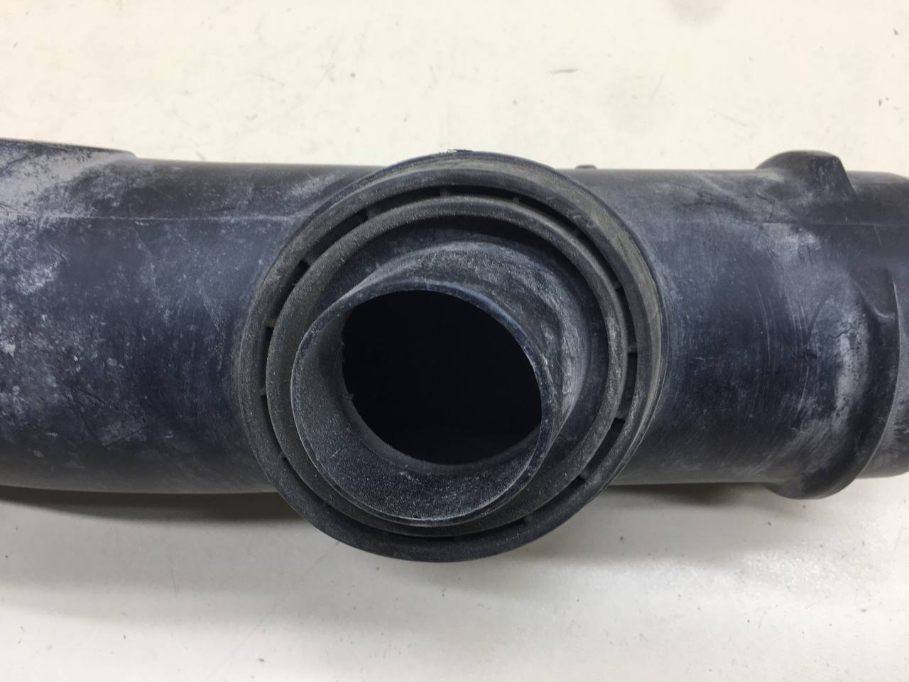 Патрубок воздушного фильтра Chevrolet TrailBlazer (GMT360) 2001-2010