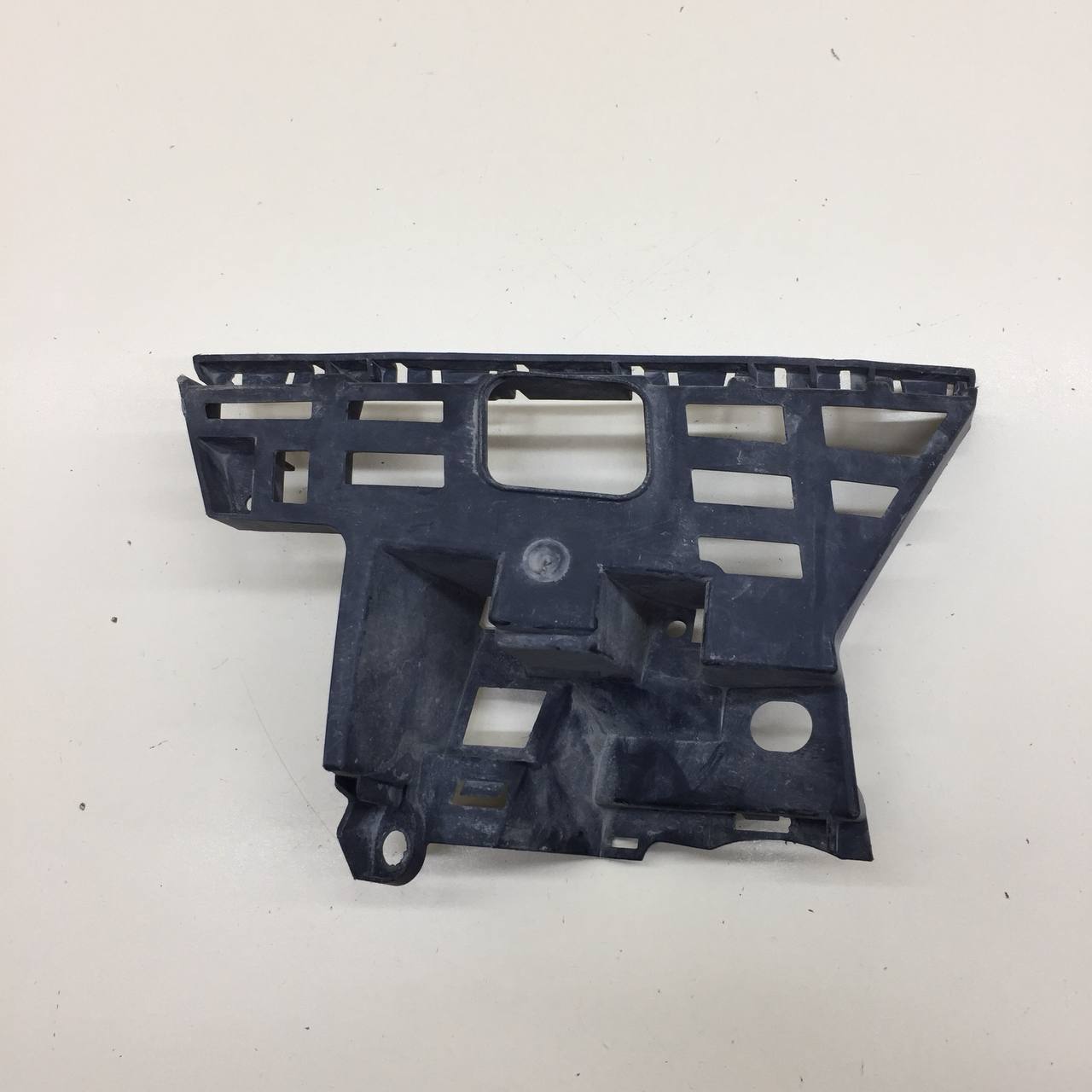 Кронштейн переднего бампера левый Skoda Fabia (5J) 2007-2014