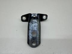 Петля двери передней правой нижняя Mitsubishi Outlander (GF) 2012>