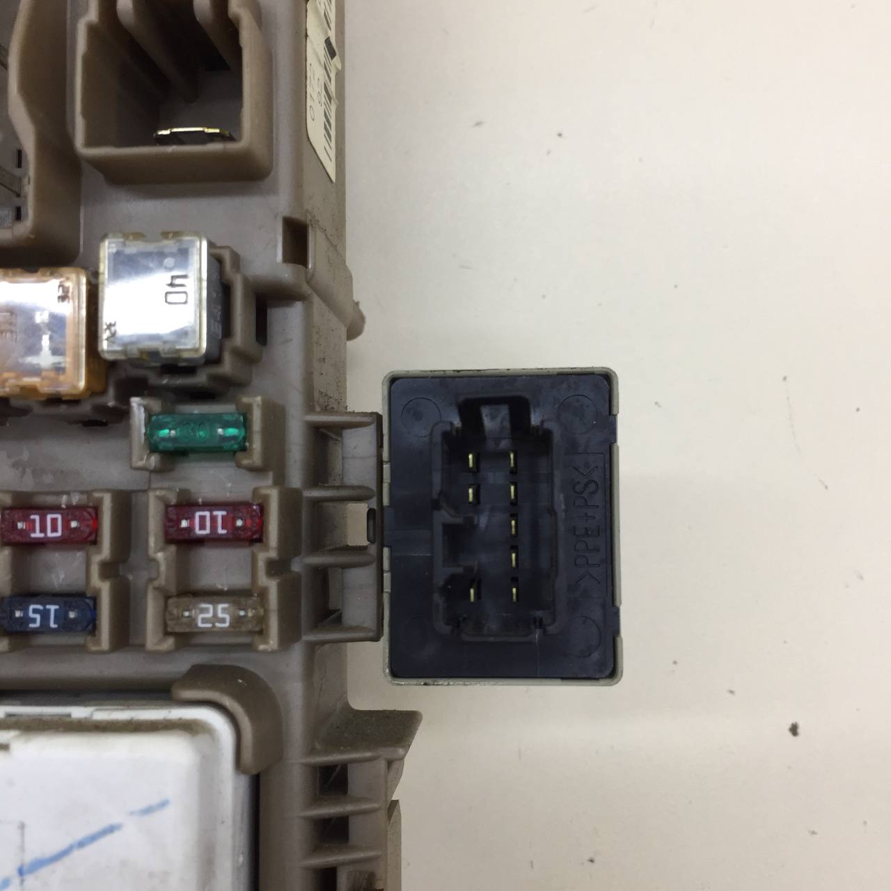 Блок предохранителей Toyota Corolla E120 2001-2007