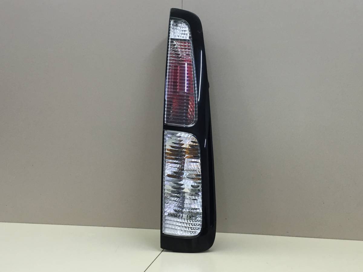 Фонарь задний правый Nissan Cube (Z10) 1998-2002