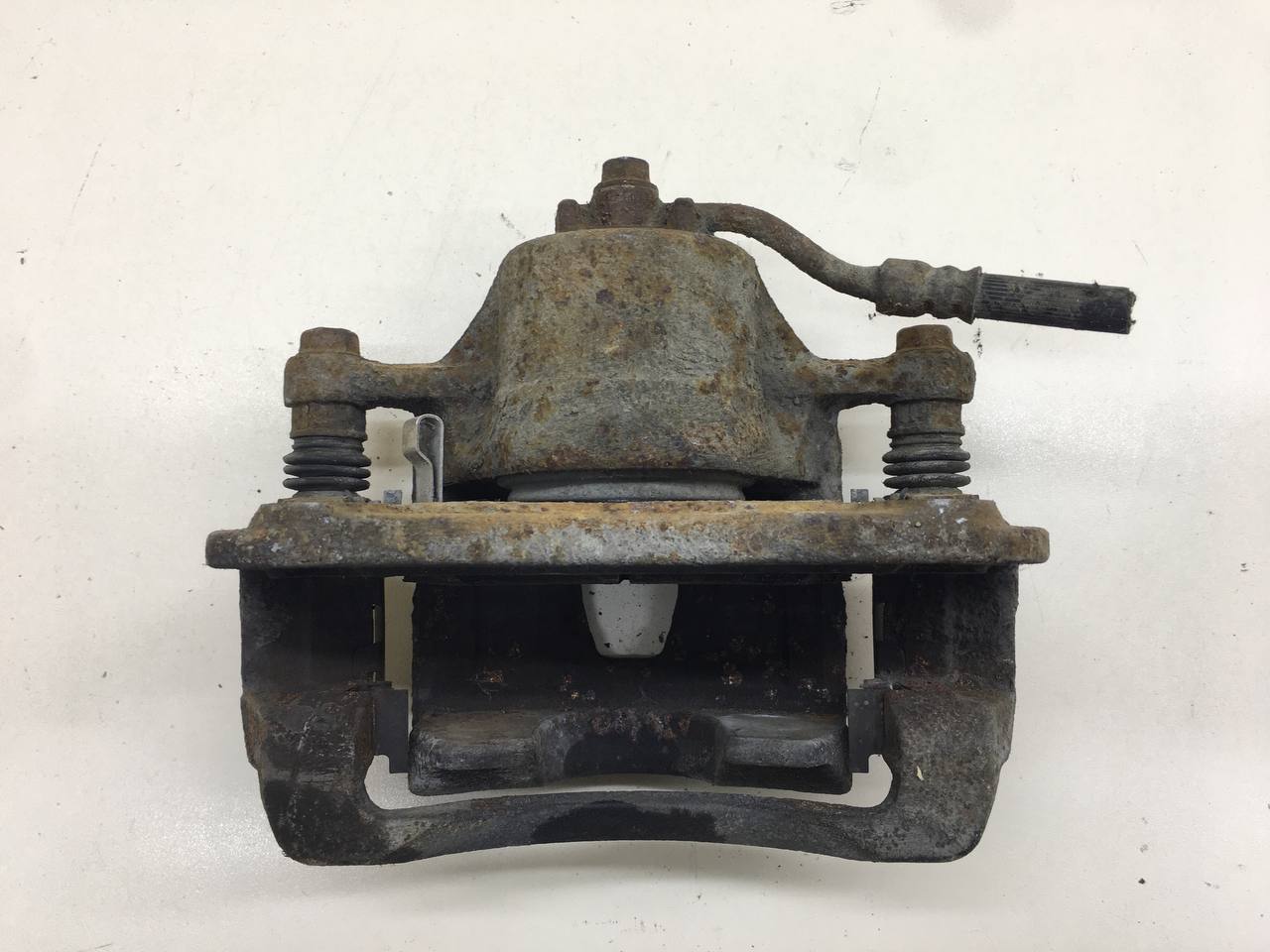 Суппорт передний правый Hyundai Solaris (RB) 2010-2017