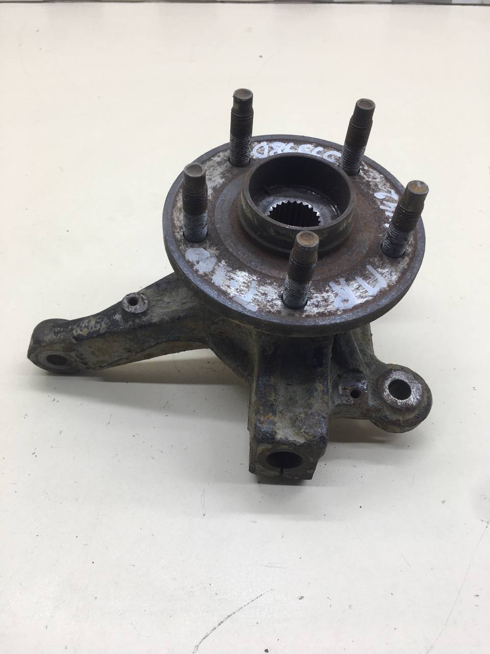 Кулак поворотный передний правый Chevrolet Aveo T300 2011>