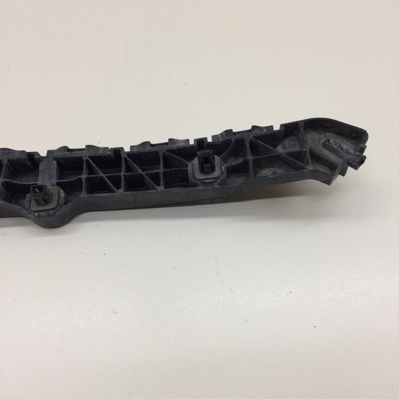 Кронштейн заднего бампера левый Jeep Grand Cherokee (WK2) 2010>