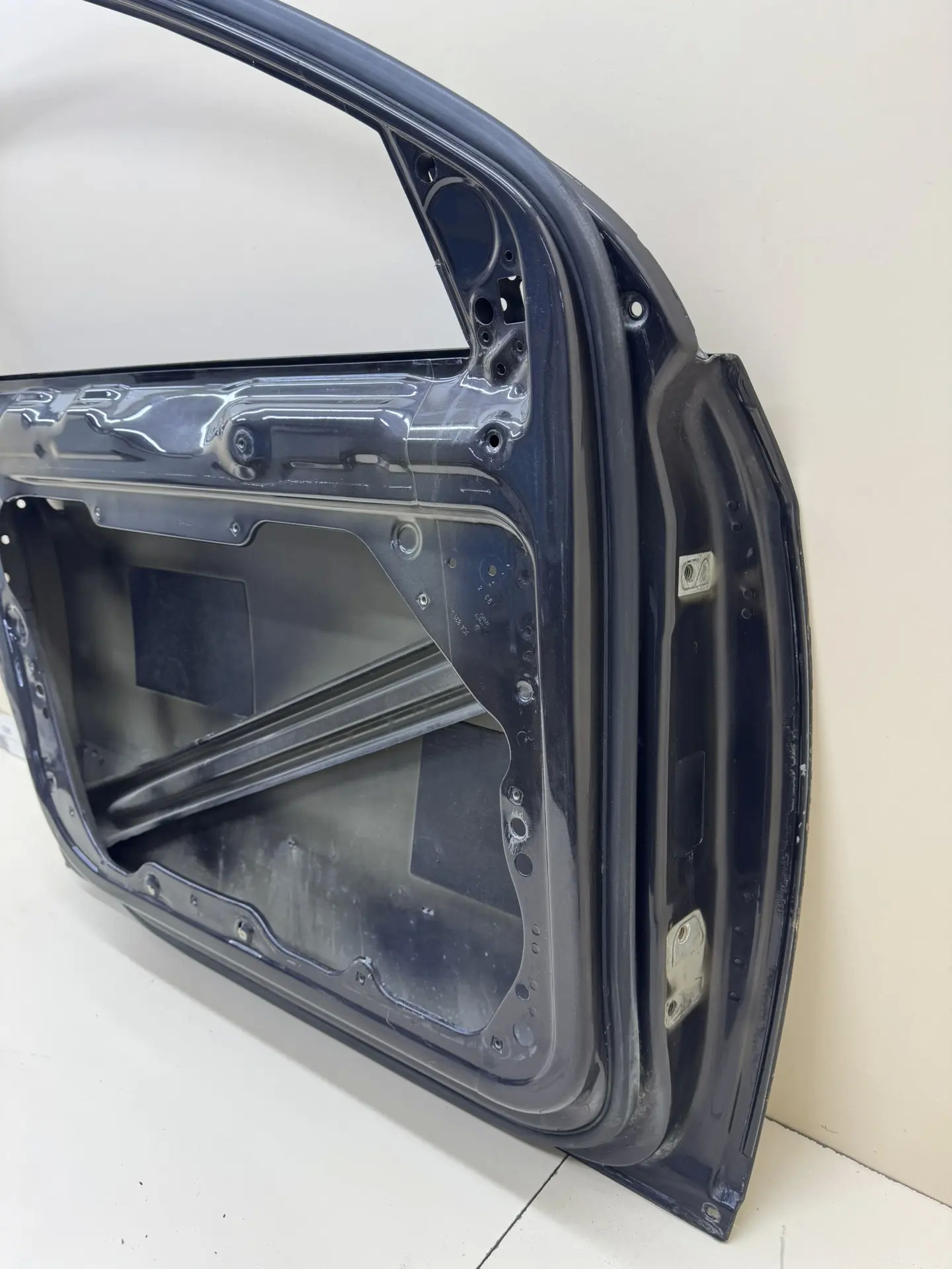 Дверь передняя левая Volkswagen Passat B6 2005-2010