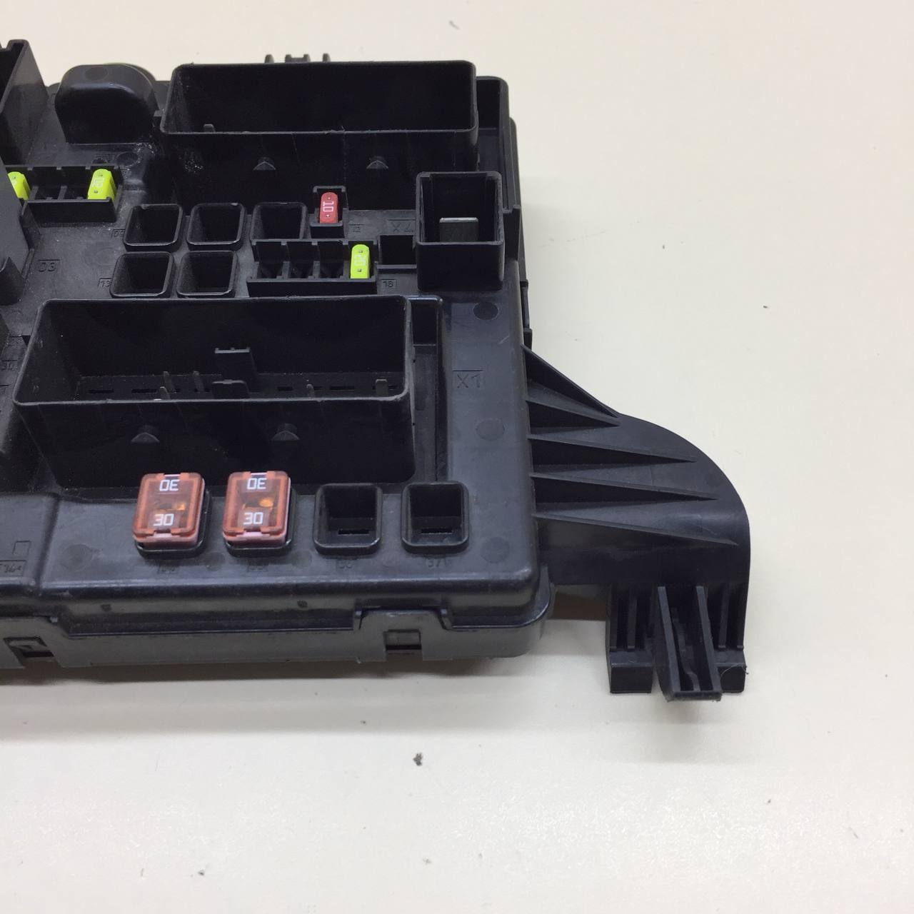 Блок предохранителей Opel Insignia 2008-2017