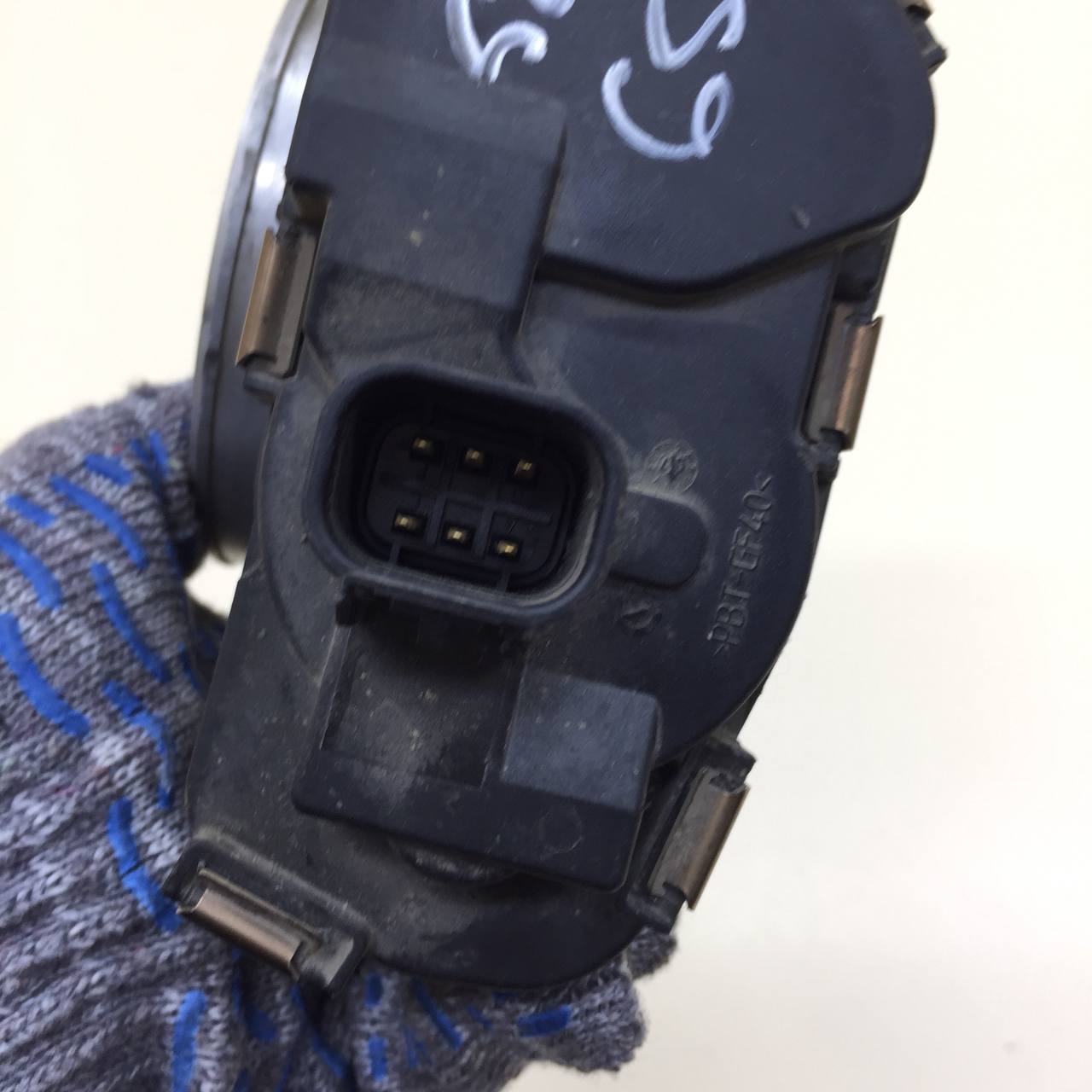 Заслонка дроссельная электрическая Cadillac Escalade 3 2006-2014