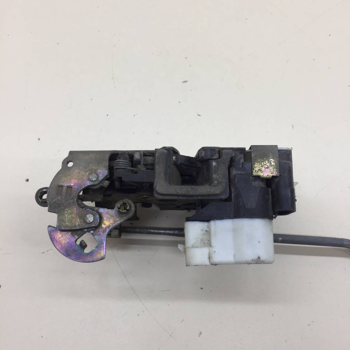 Замок двери передней левой Chevrolet TrailBlazer (GMT360) 2001-2010