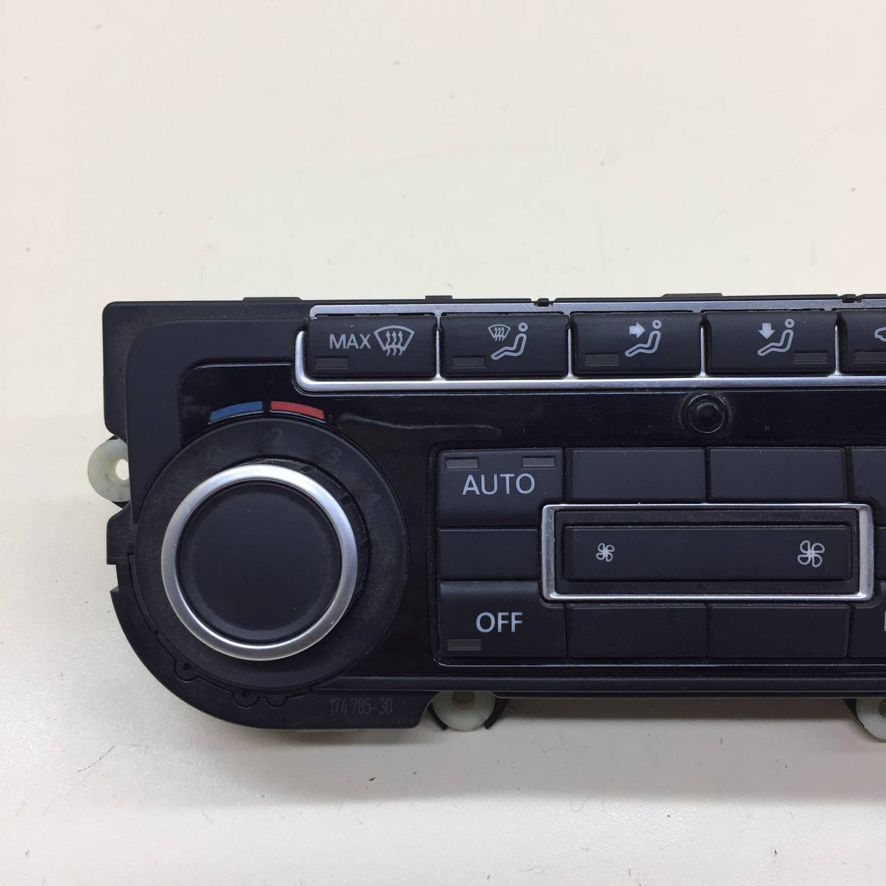 Блок управления климатической установкой Volkswagen Tiguan (5N1) 2007-2011