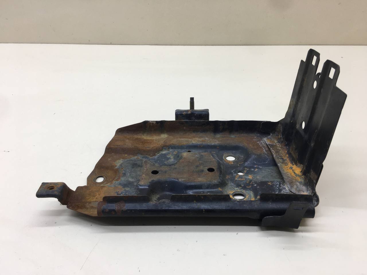 Крепление АКБ (корпус / подставка) Nissan Primera (P12) 2002-2007