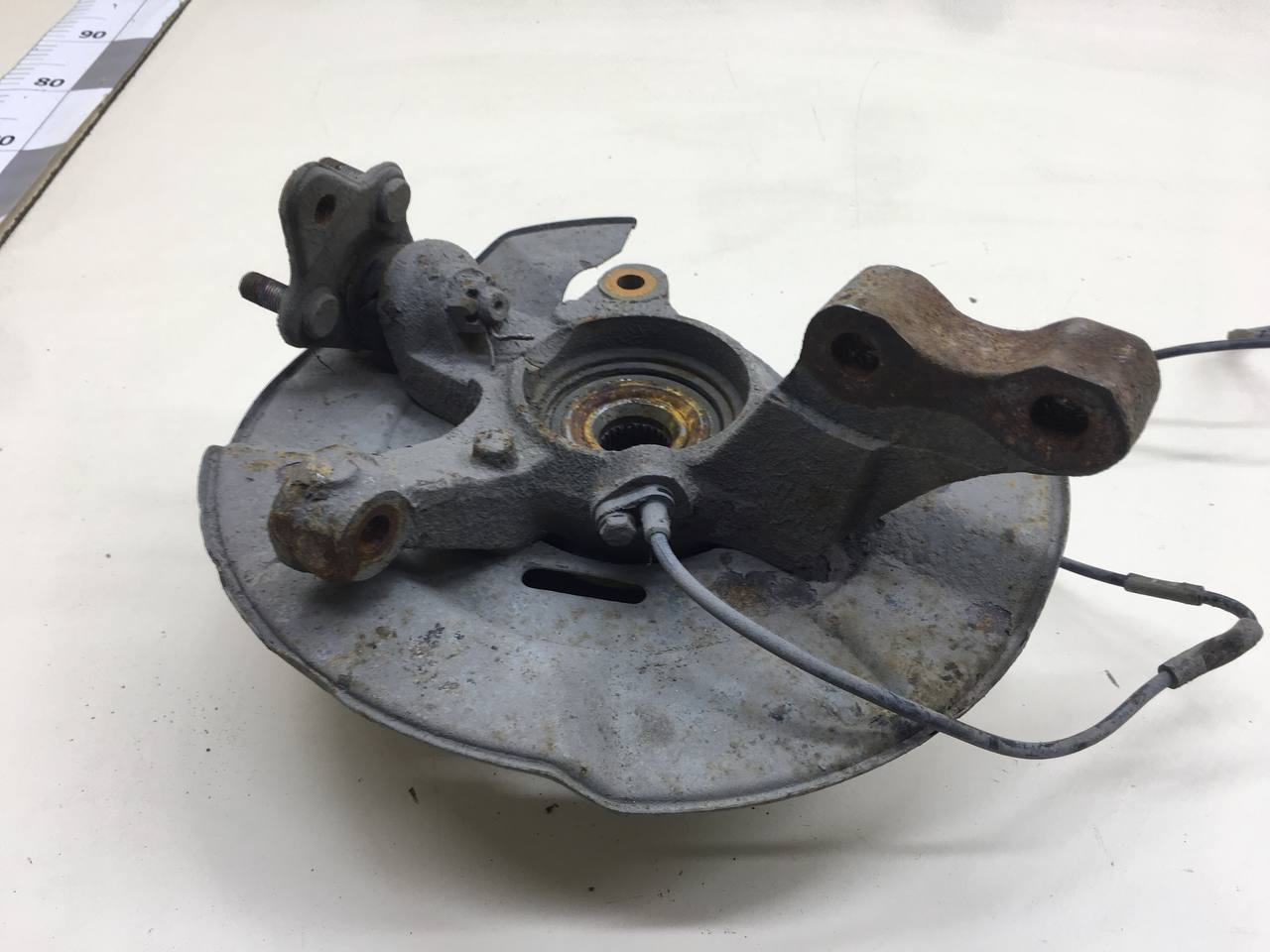 Кулак поворотный передний правый Geely Emgrand EC7 2008>