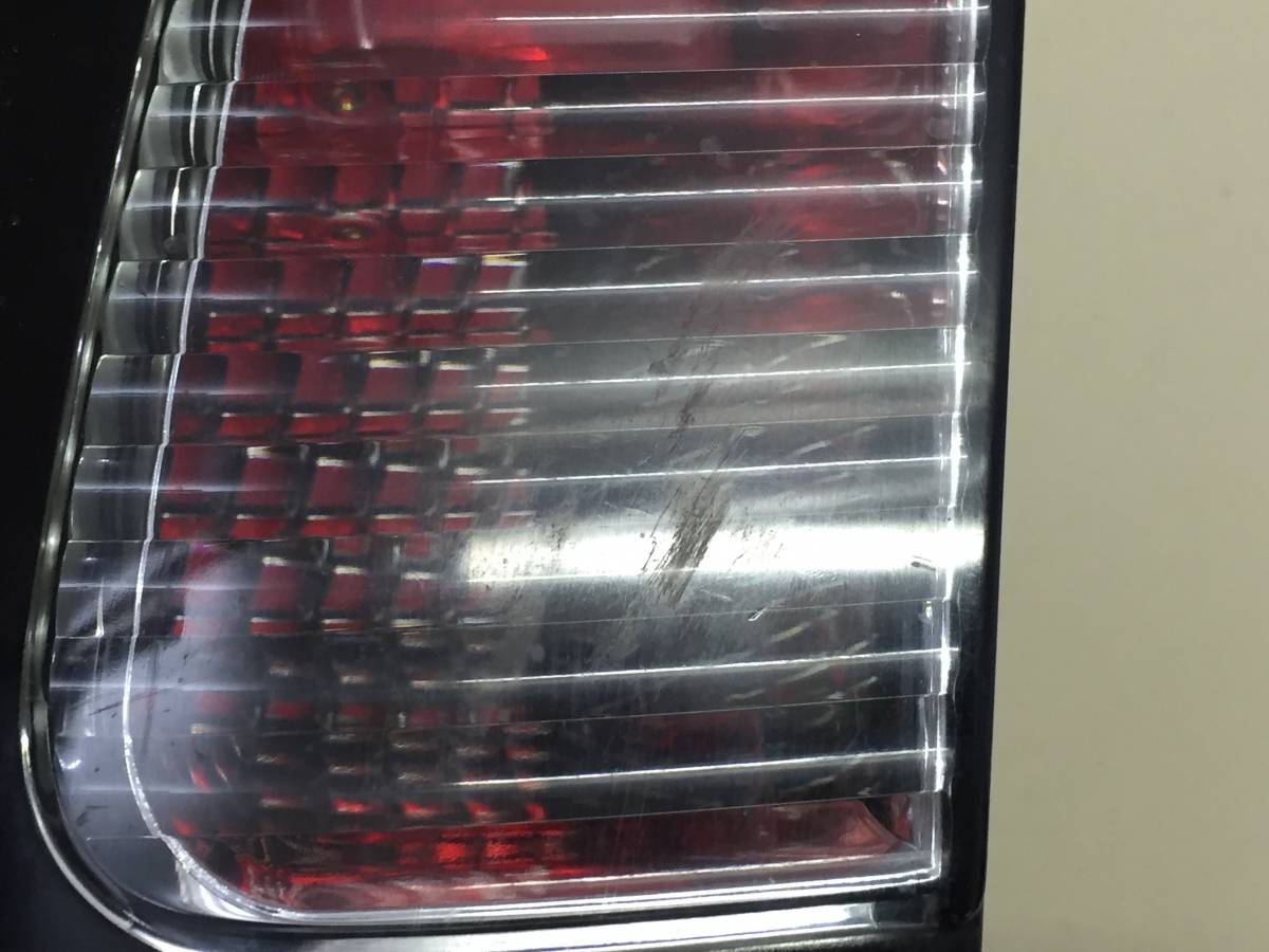 Фонарь задний левый Nissan Cube (Z10) 1998-2002