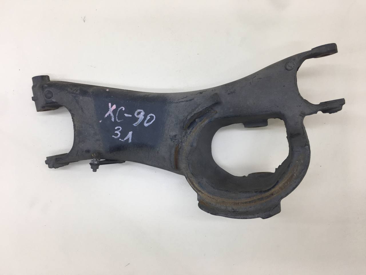 Рычаг задний нижний левый Volvo XC90 2002-2015