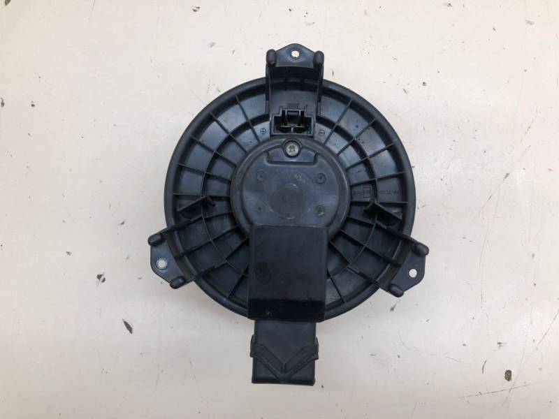 Моторчик отопителя Toyota Hilux 2004-2015