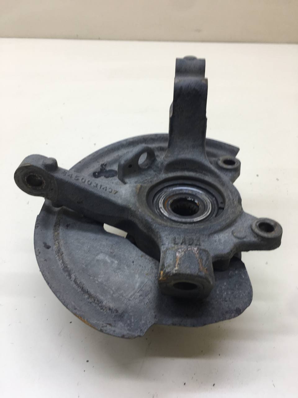Кулак поворотный передний левый Lada Vesta 2015>