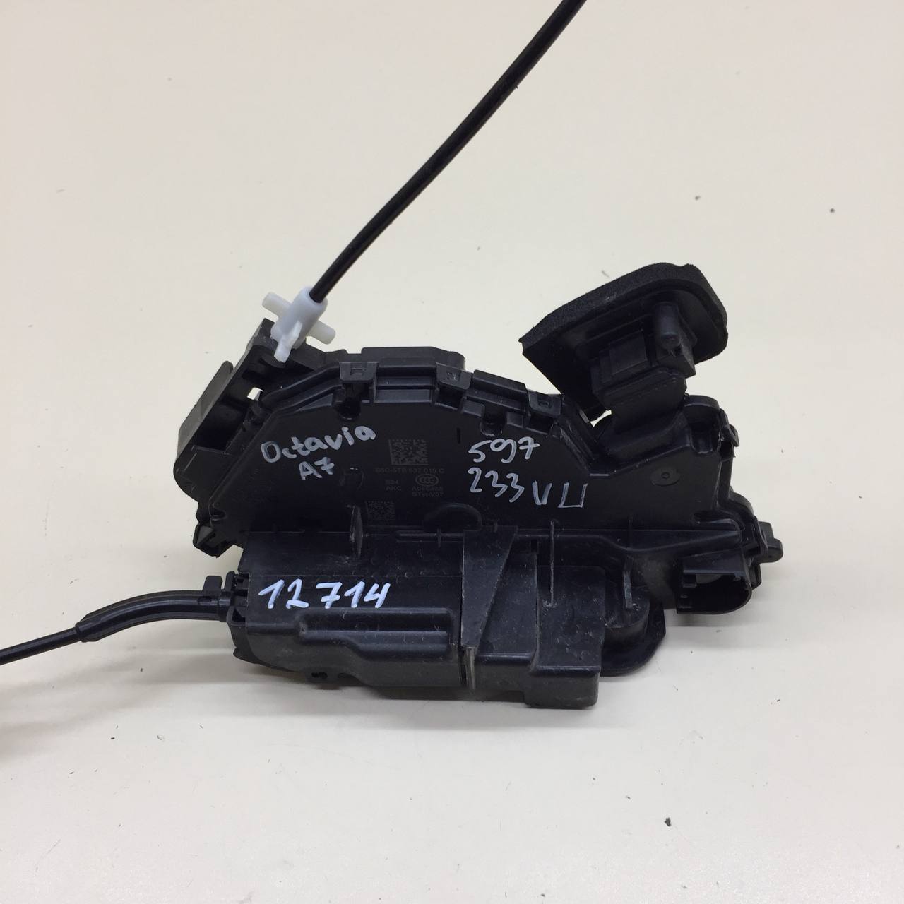 Замок двери передней левой Skoda Octavia (A7) 2013>