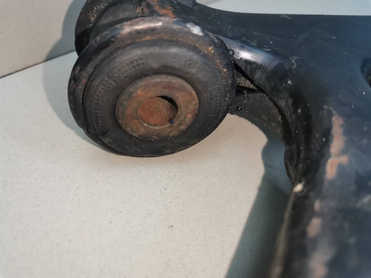 Рычаг передний левый Mazda Demio (DY) 2002-2007