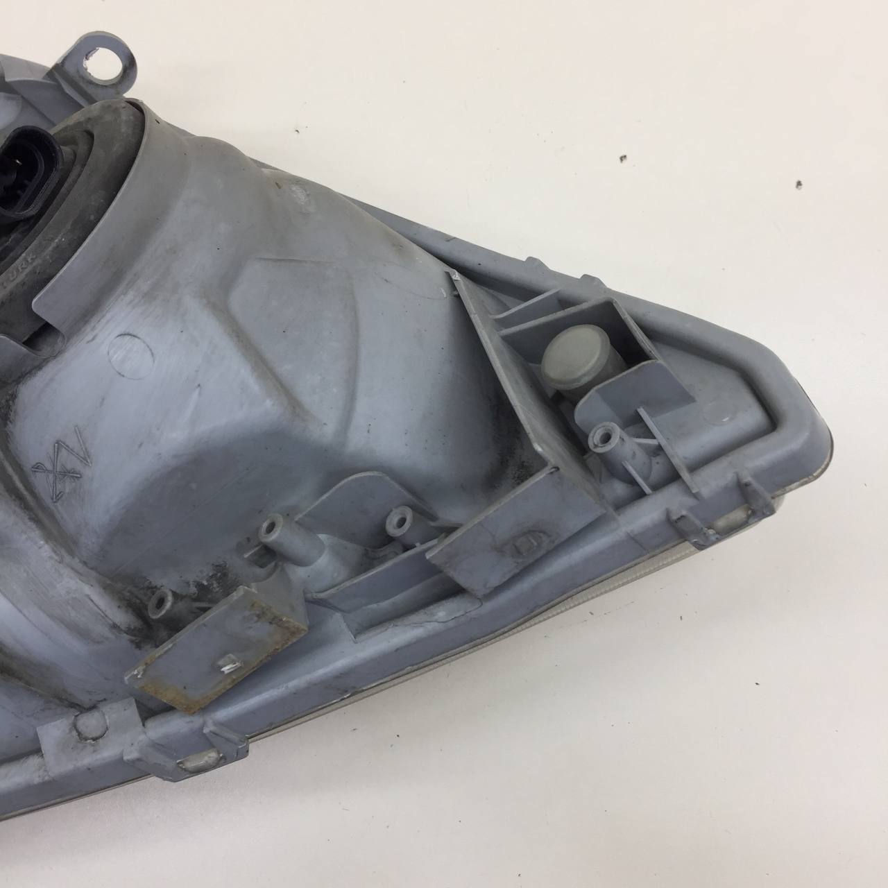 Фара левая Toyota Corolla E120 2001-2007