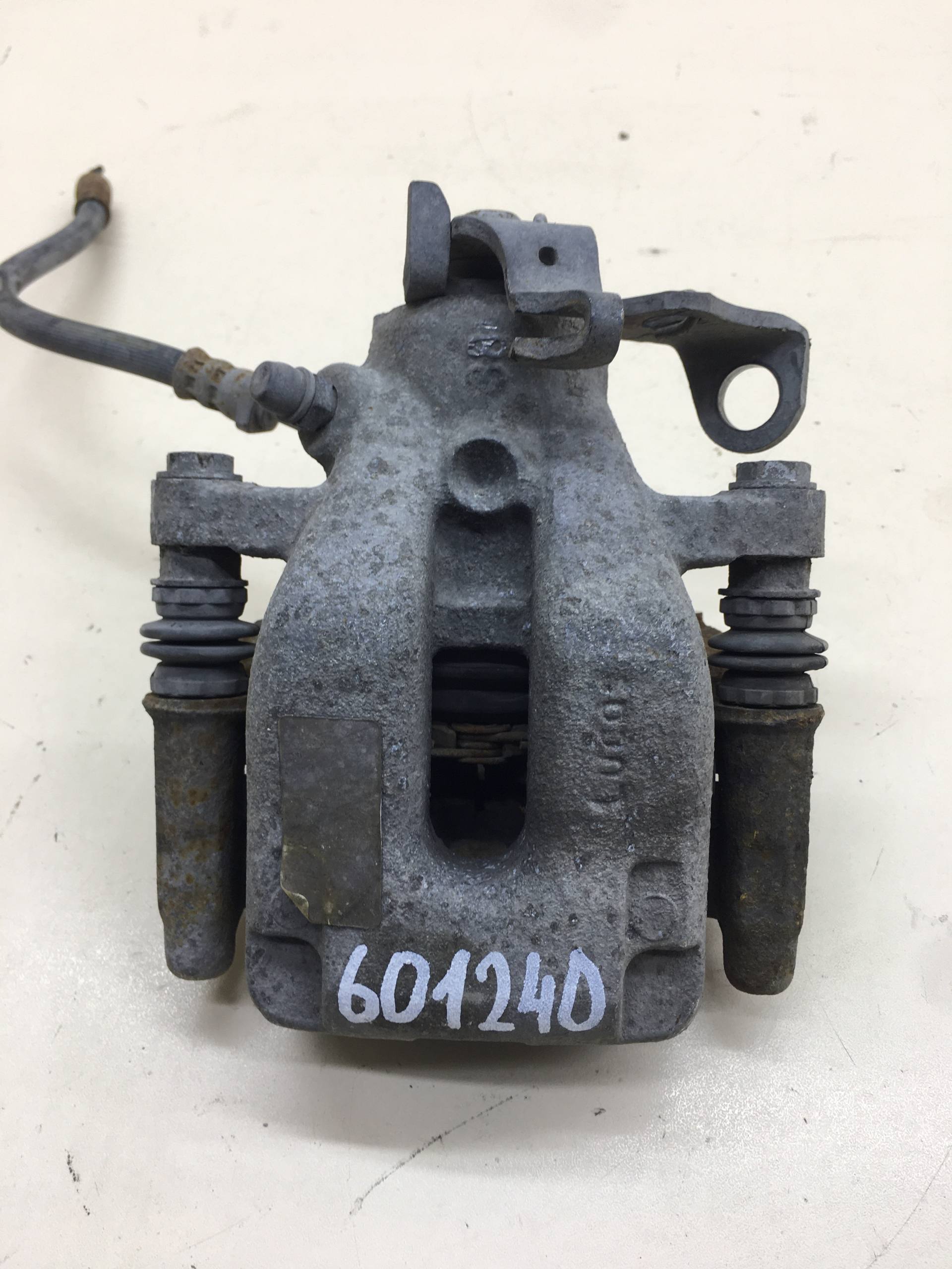 Суппорт задний левый Peugeot 208 2012>