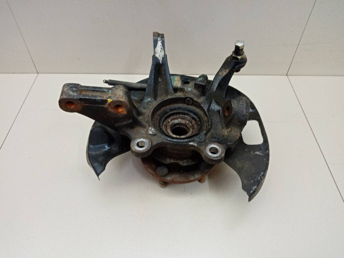 Кулак поворотный передний правый Nissan Avenir (W10) 1990-1999