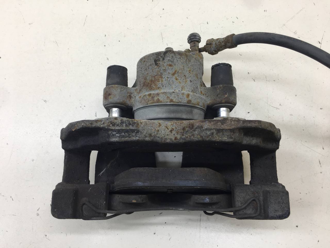 Суппорт передний правый Ford Focus 3 2011>