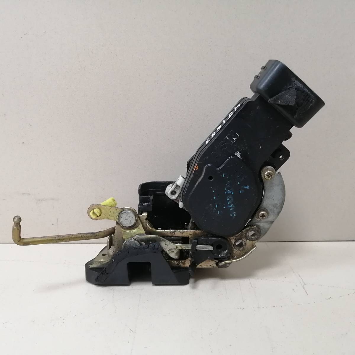 Замок двери задней левой Suzuki Grand Vitara 1998-2005