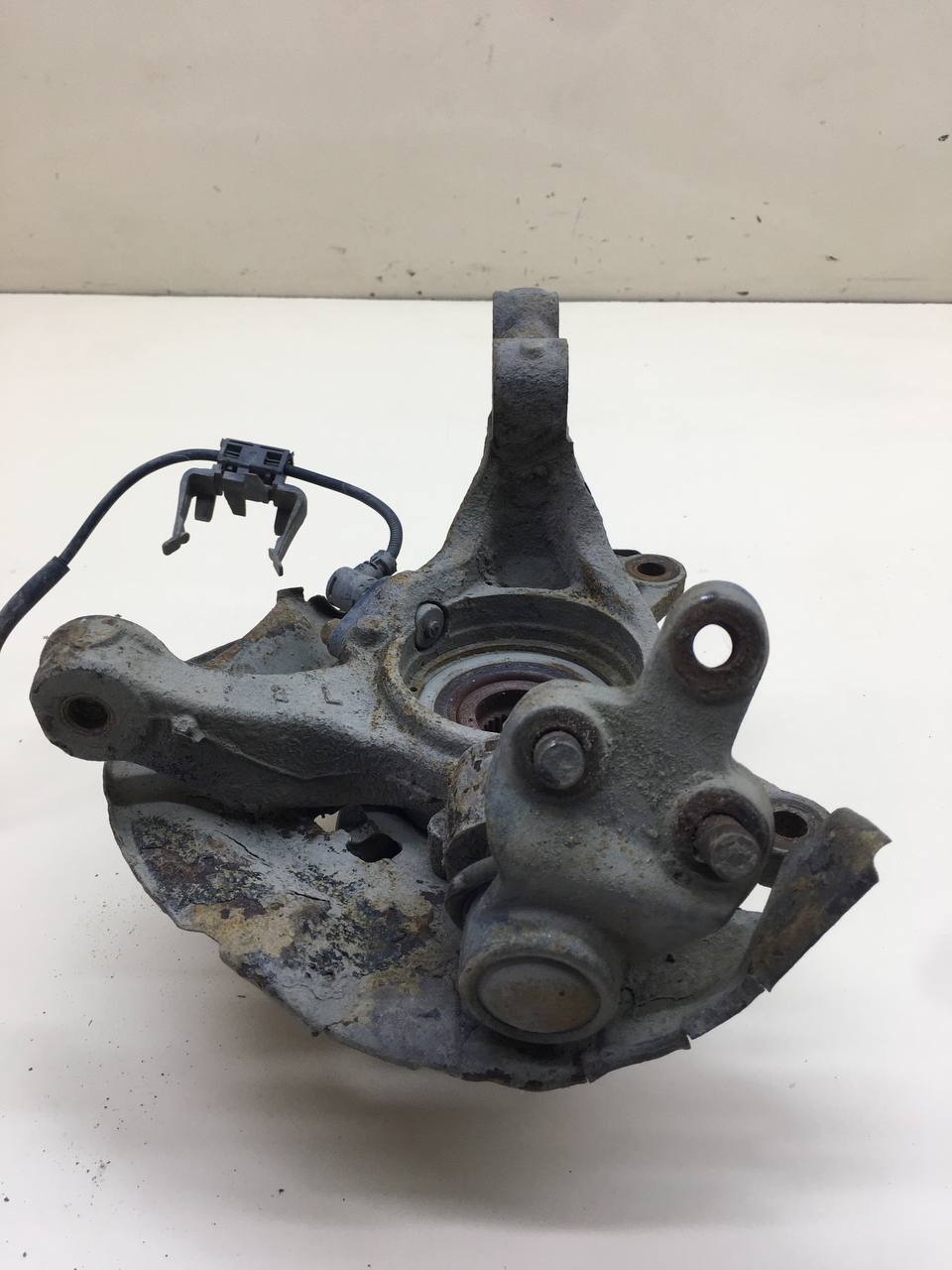 Кулак поворотный передний левый Toyota Camry (XV30) 2001-2006