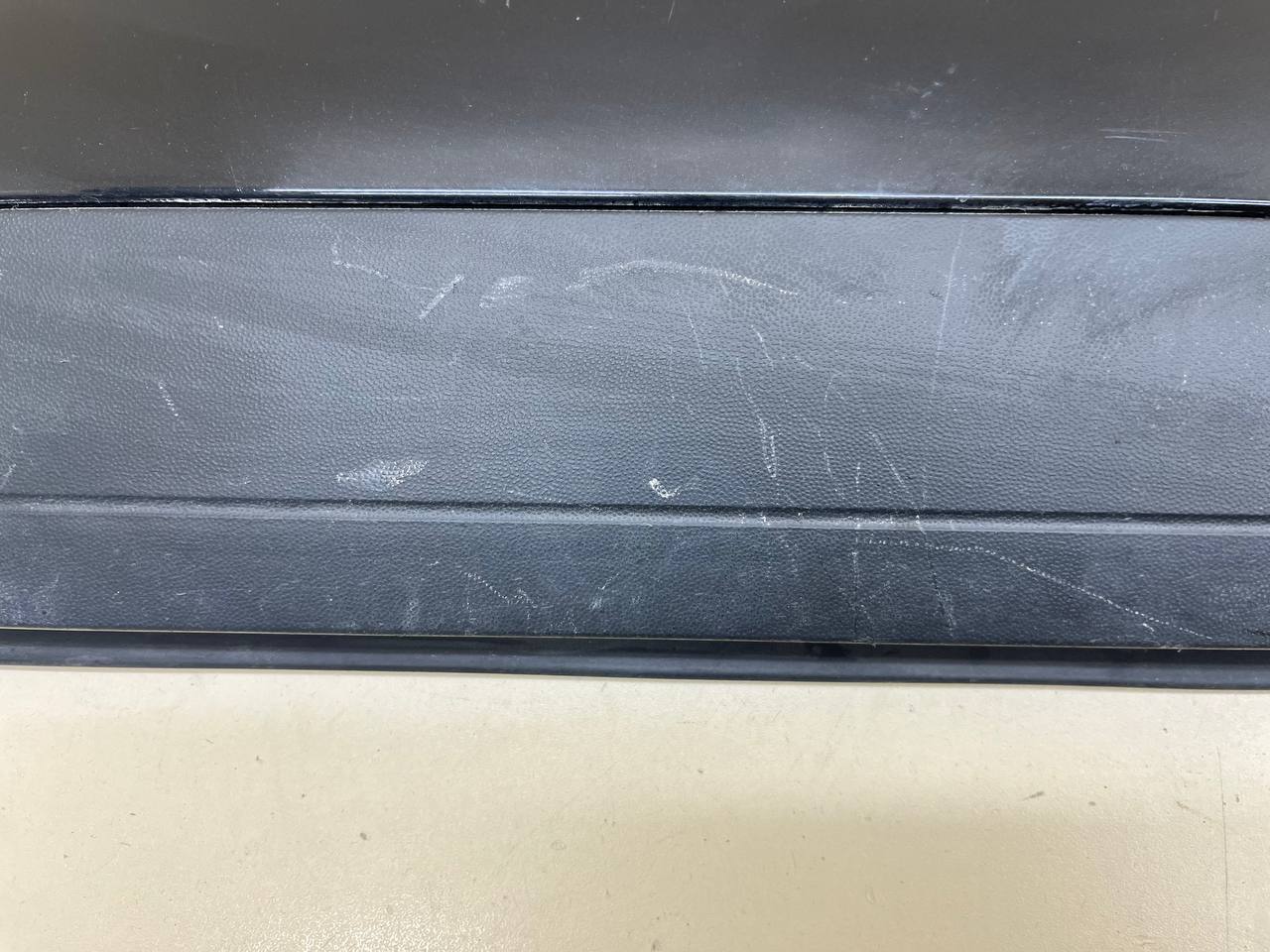 Накладка двери задней левой Porsche Cayenne 2010-2017