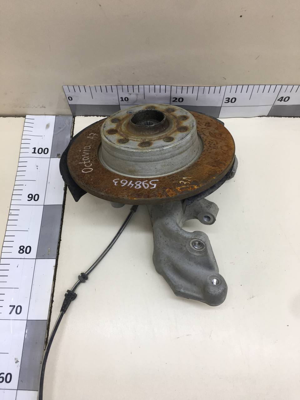 Кулак поворотный задний левый Skoda Octavia (A7) 2013>