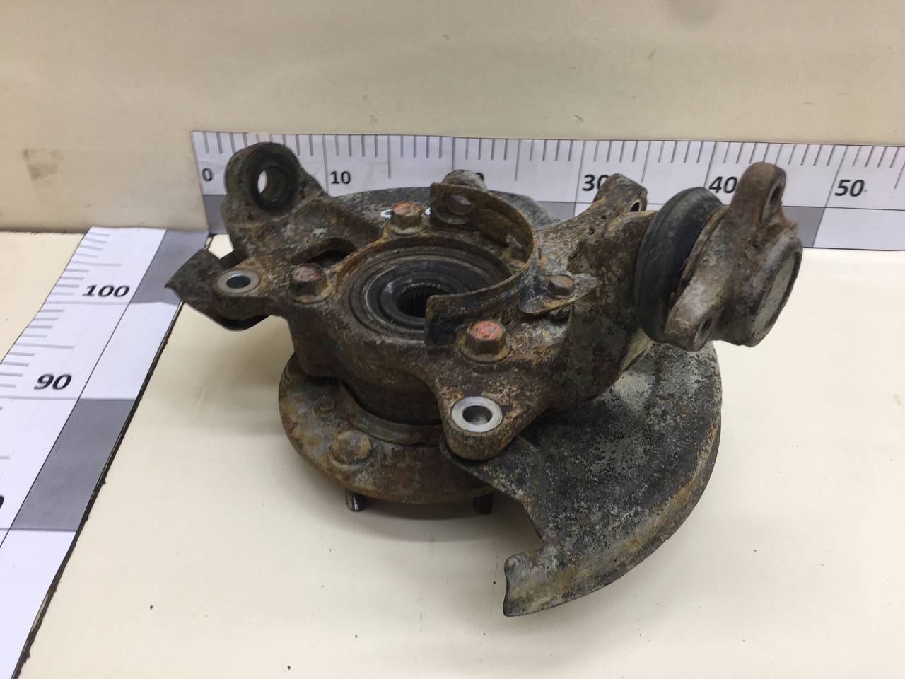 Кулак поворотный передний правый Mitsubishi L200 (KB) 2006-2016