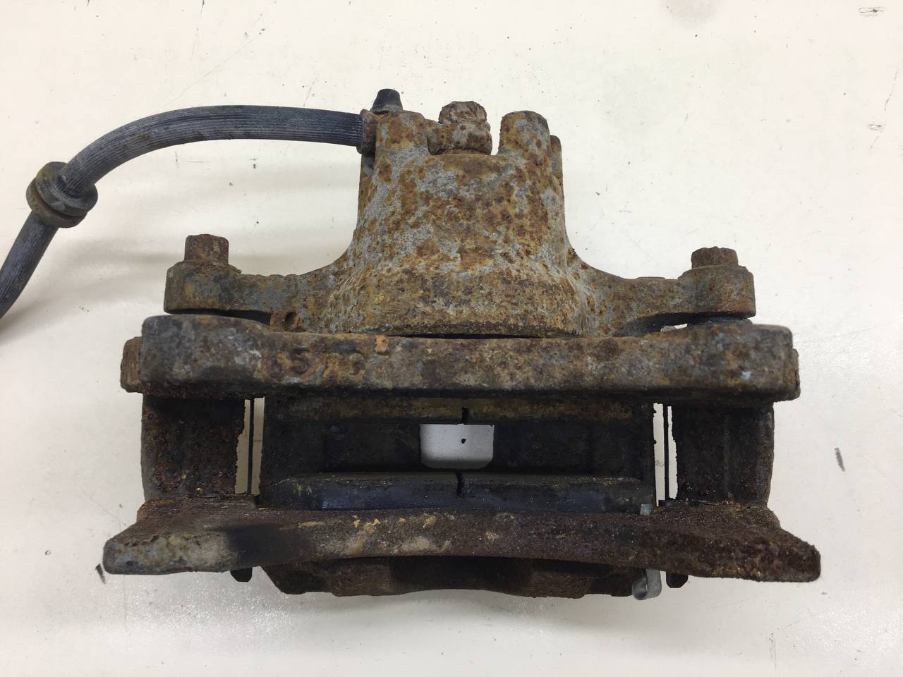 Суппорт передний левый Mitsubishi ASX (GA) 2010>