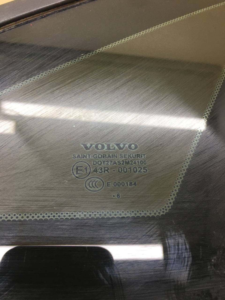 Стекло кузовное глухое правое Volvo S40 (MS) 2004-2012