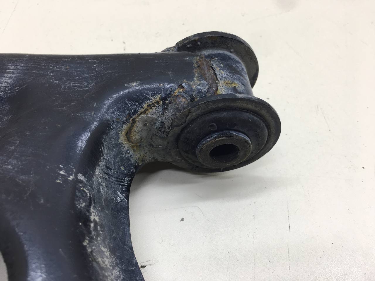 Рычаг передний левый Volkswagen Polo (HB) 2009>