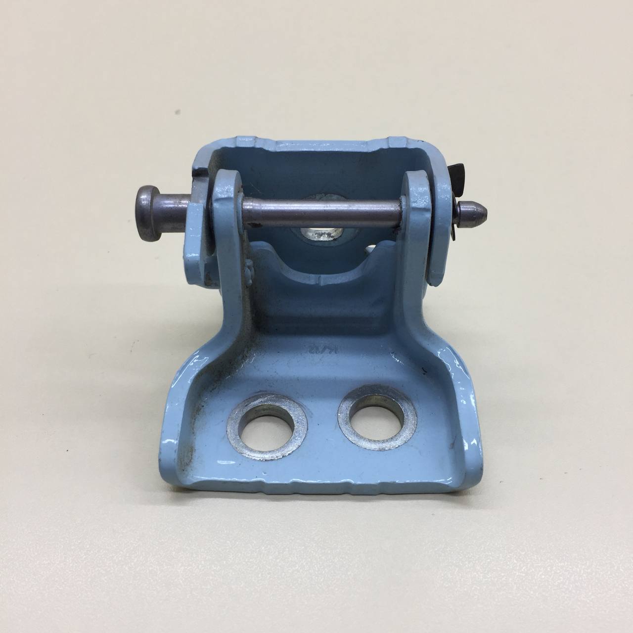 Петля двери задней правой верхняя Citroen C3 2009-2016