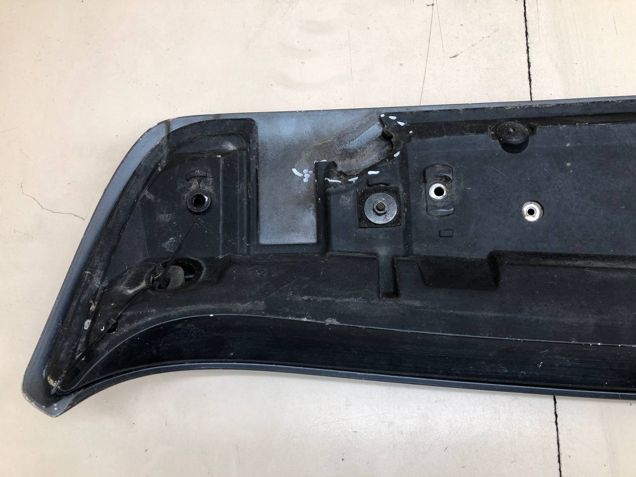 Спойлер (дефлектор) крышки багажника Porsche Cayenne 2003-2010