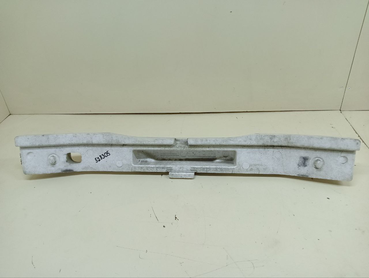 Наполнитель переднего бампера Toyota Crown Majesta (S180) 2004-2009