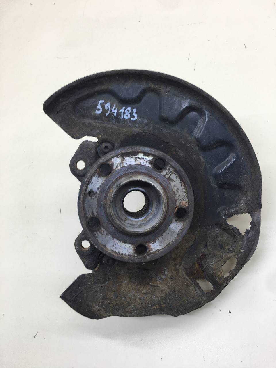 Кулак поворотный передний левый Skoda Rapid 2012-2020