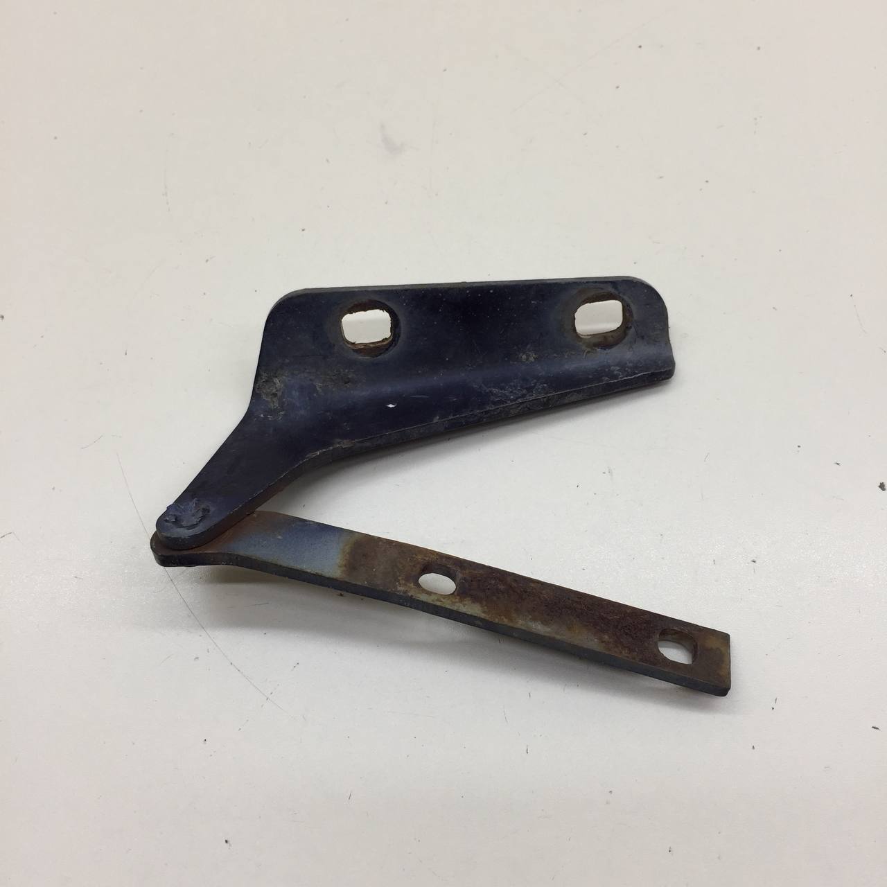 Петля капота левая Chevrolet Niva 2009-2020