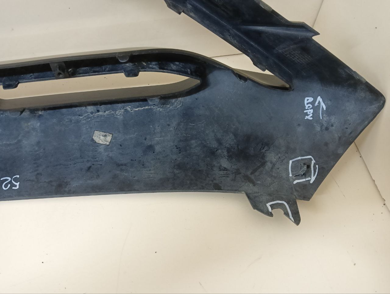 Накладка переднего бампера центральная Genesis G70 2017-2022