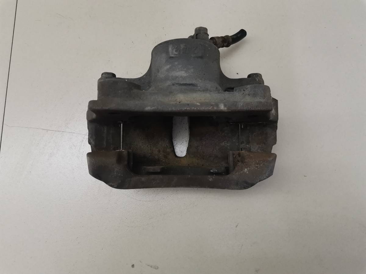 Суппорт передний левый Toyota Crown (S170) 1999-2003